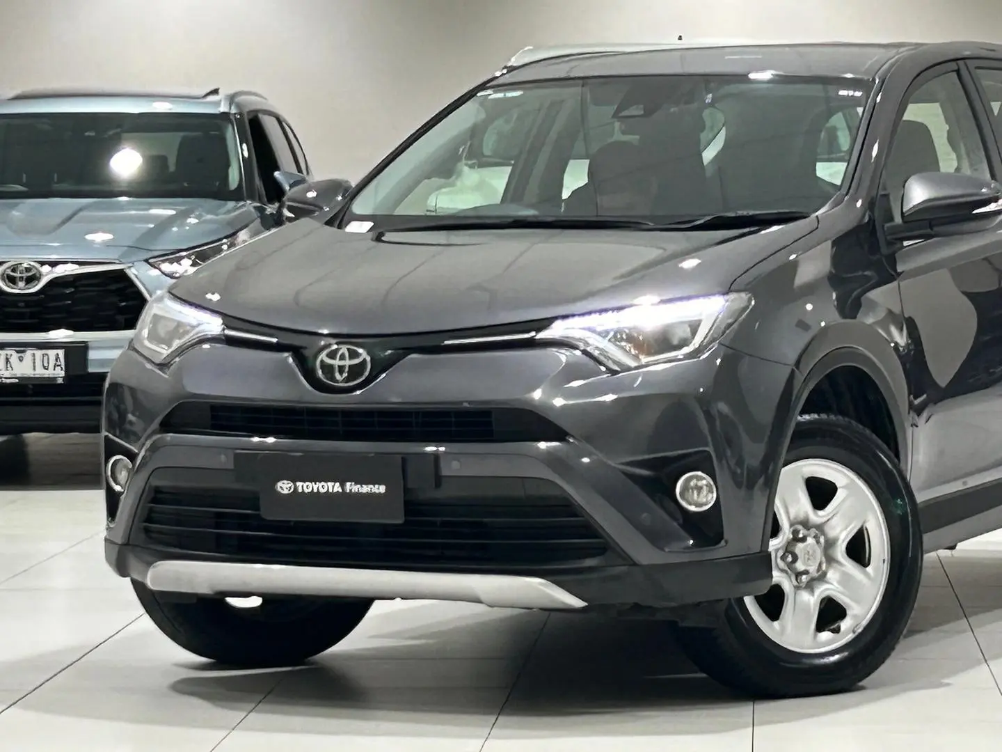 2017 Toyota RAV4 Gallery Image 7