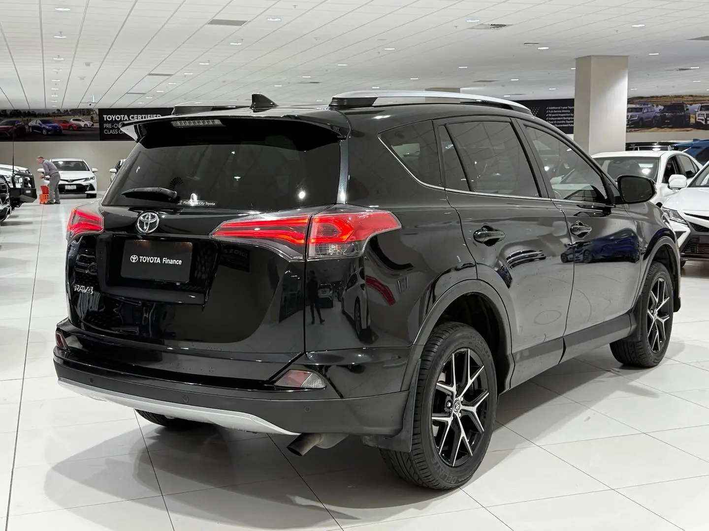 2016 Toyota RAV4 Gallery Image 10