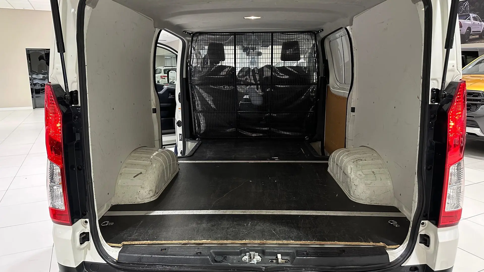 2021 Toyota Hiace Gallery Image 16