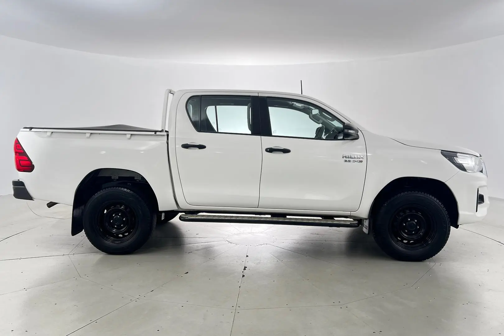 2018 Toyota Hilux Gallery Image 3