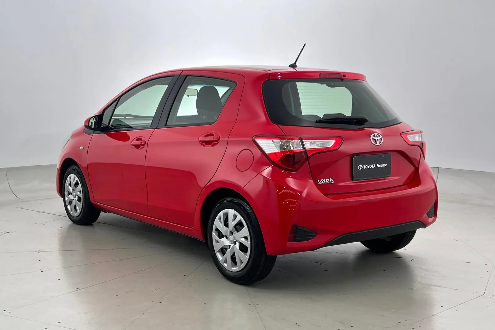 2019 Toyota Yaris Gallery Image 7