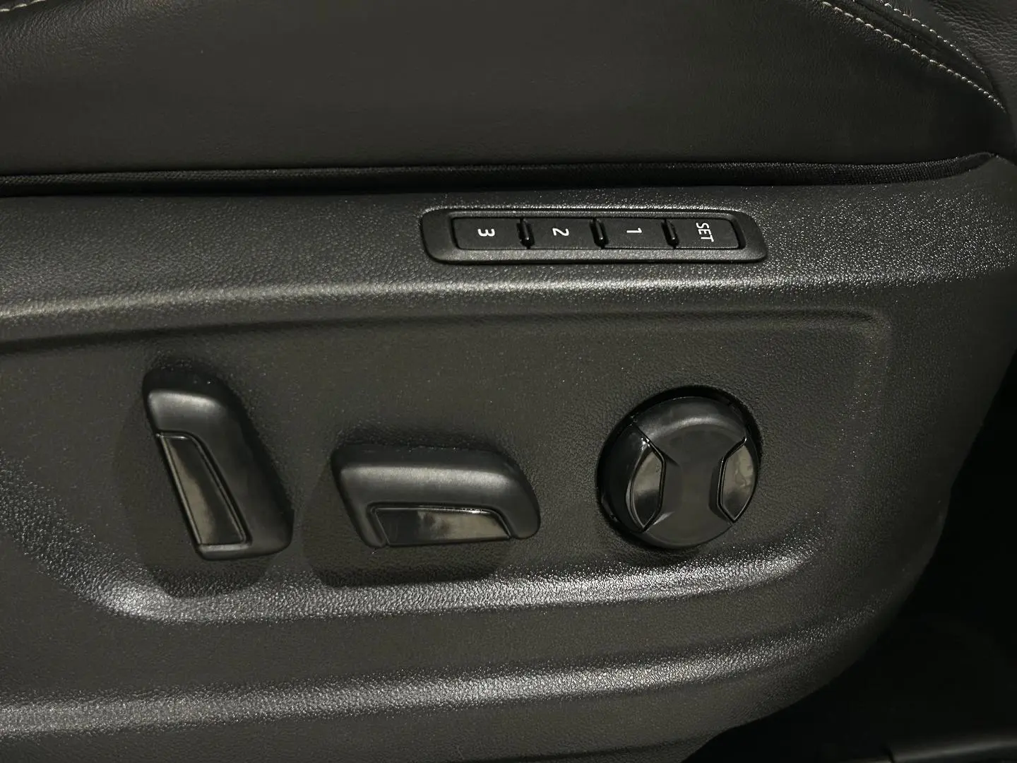 2021 SKODA Karoq Gallery Image 21
