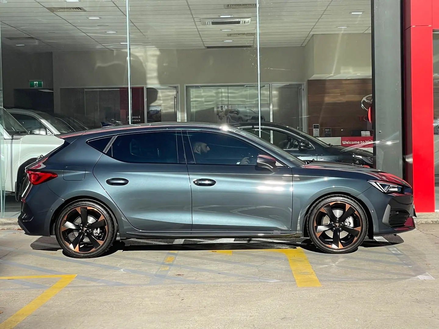 2024 CUPRA Leon Gallery Image 2