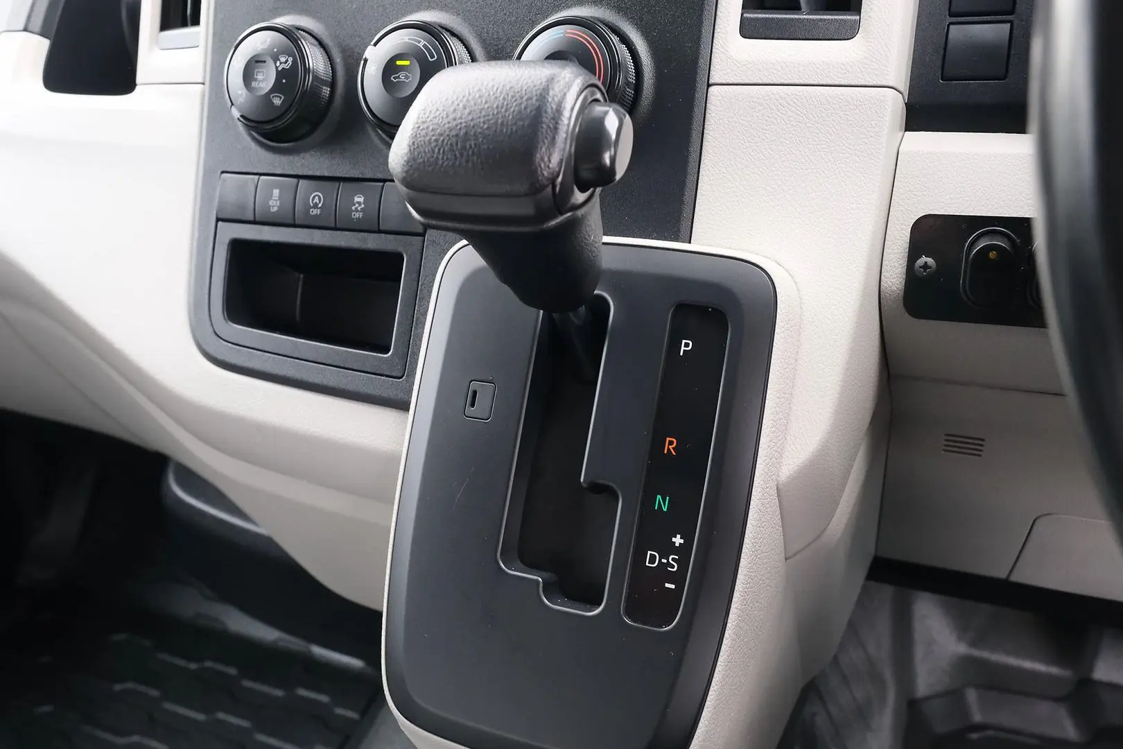 2020 Toyota Hiace Gallery Image 19