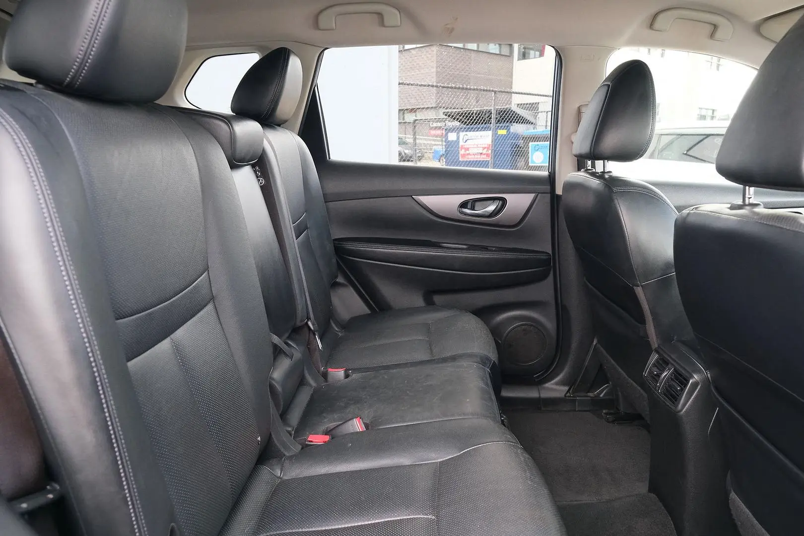 2015 Nissan X-TRAIL Gallery Image 11
