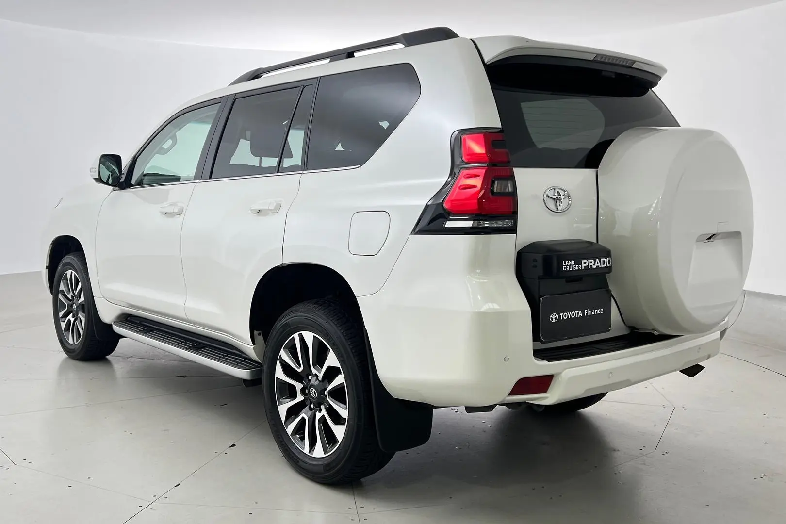 2022 Toyota Landcruiser Prado Gallery Image 8
