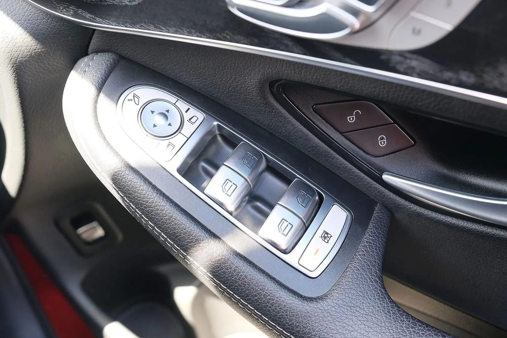 2019 Mercedes-Benz GLC-Class Gallery Image 13