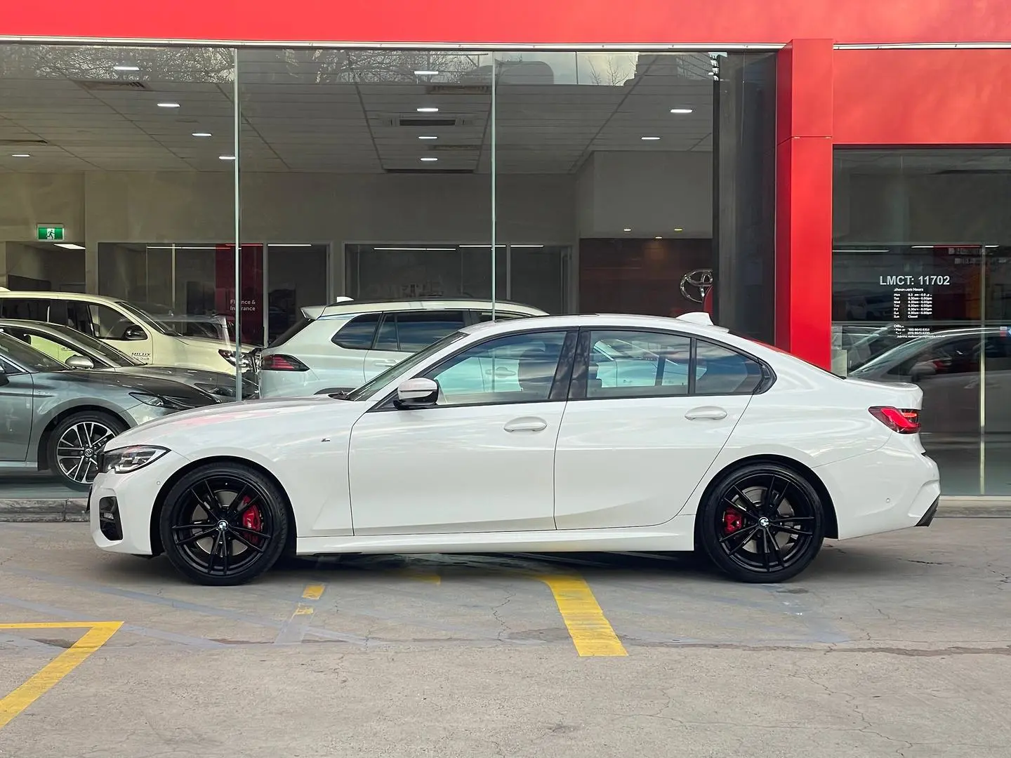 2022 BMW 3 Series Gallery Image 6