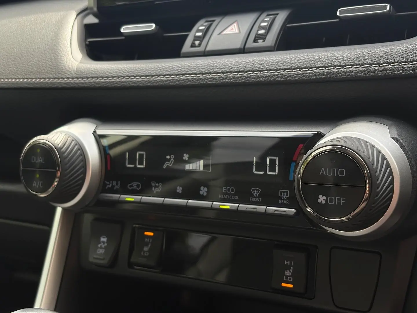 2019 Toyota RAV4 Gallery Image 19