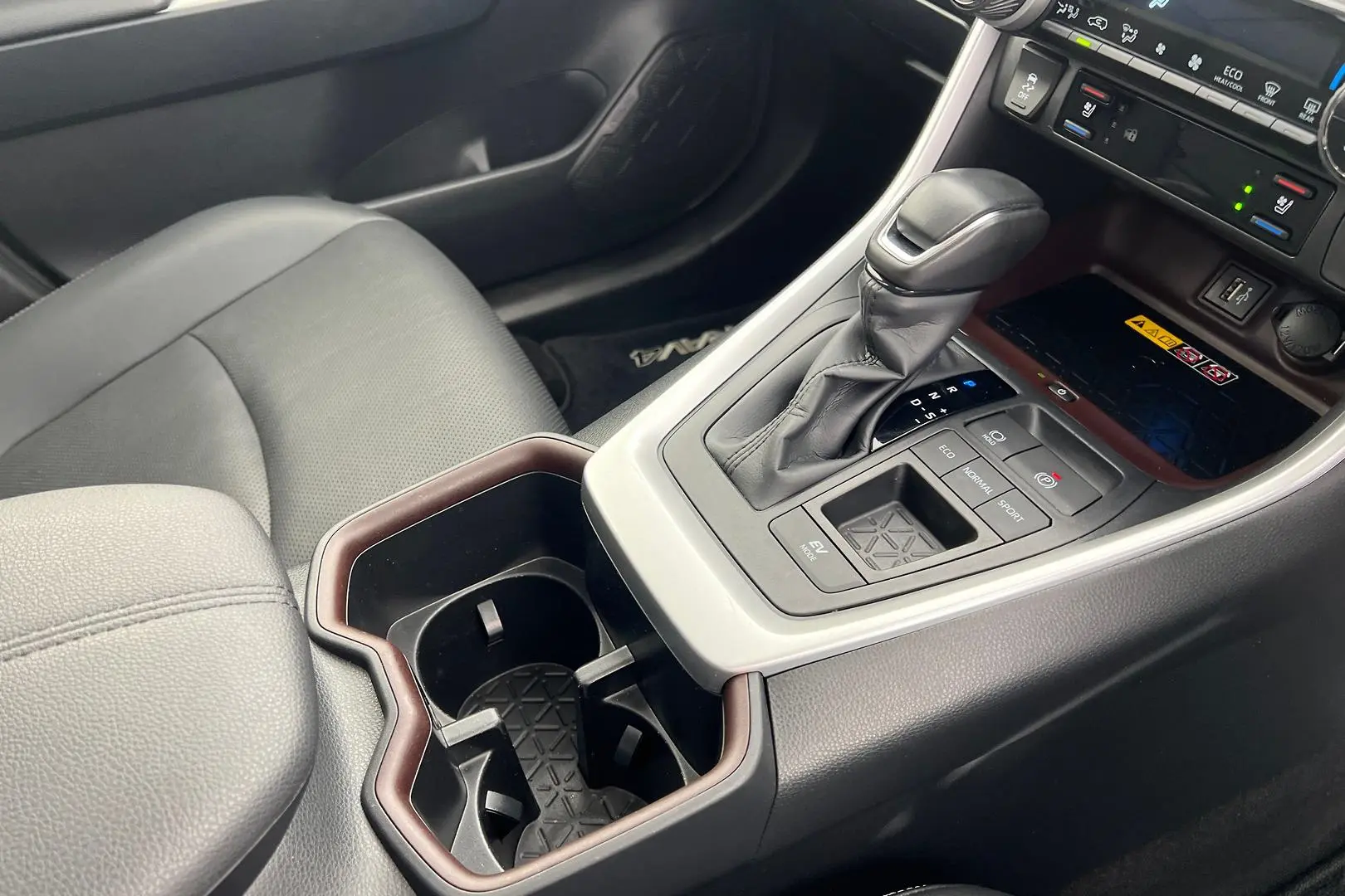 2024 Toyota RAV4 Gallery Image 18