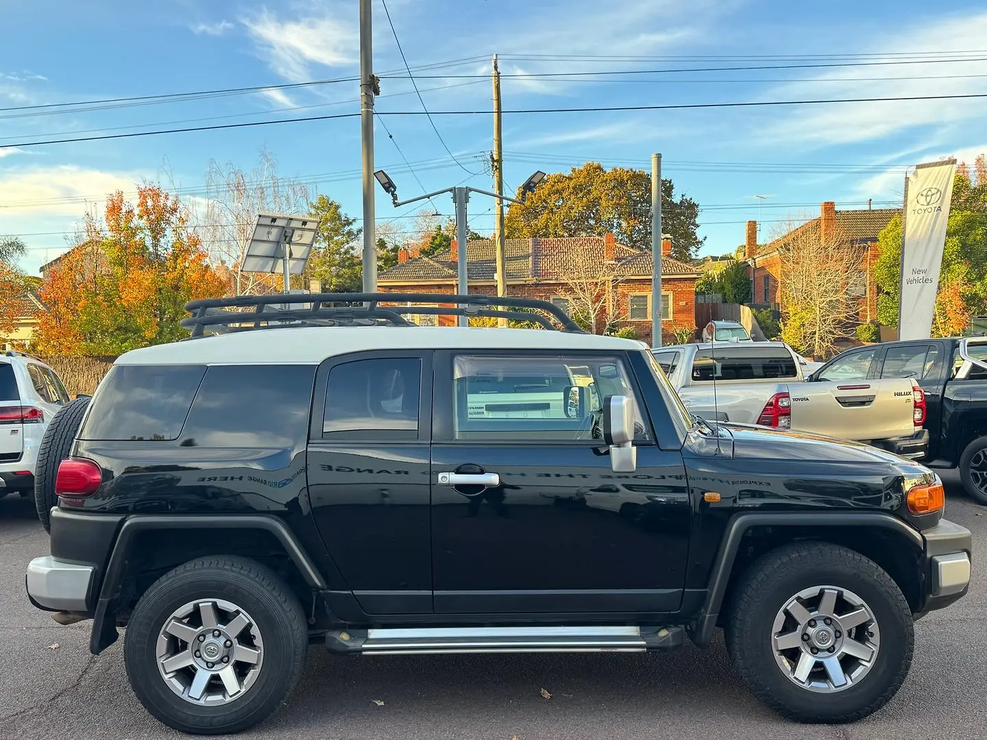 2014 Toyota FJ Cruiser Gallery Image 3