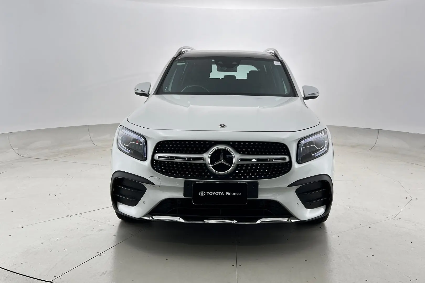 2021 Mercedes-Benz GLB-Class Gallery Image 9