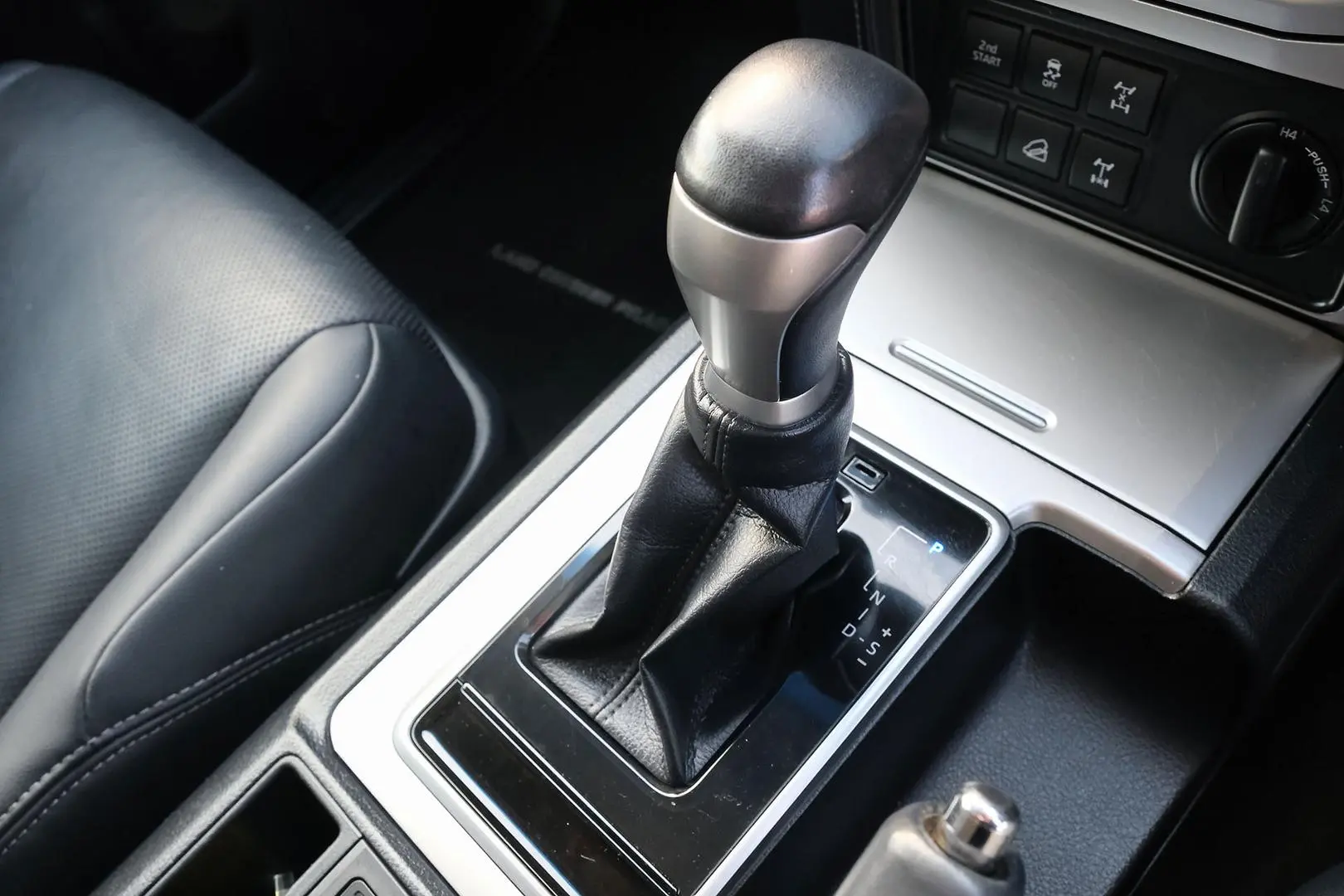 2021 Toyota Landcruiser Prado Gallery Image 19