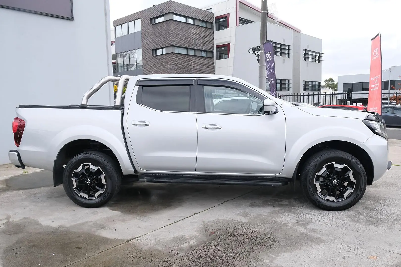2021 Nissan Navara Gallery Image 5