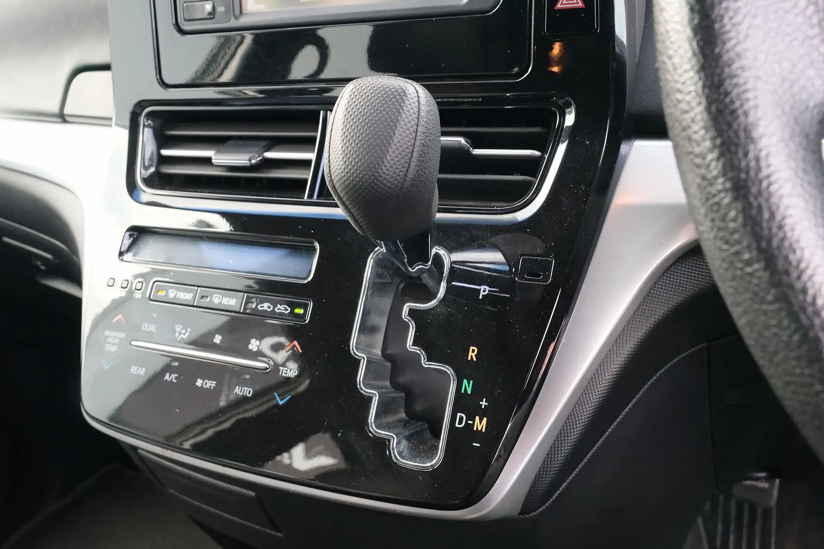 2017 Toyota Tarago Gallery Image 18
