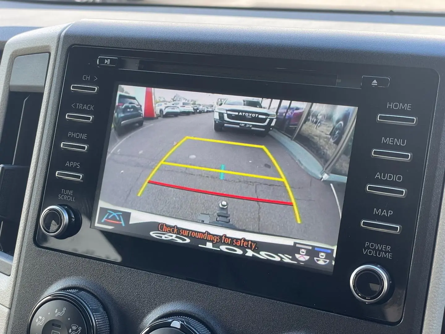 2019 Toyota Hiace Gallery Image 17