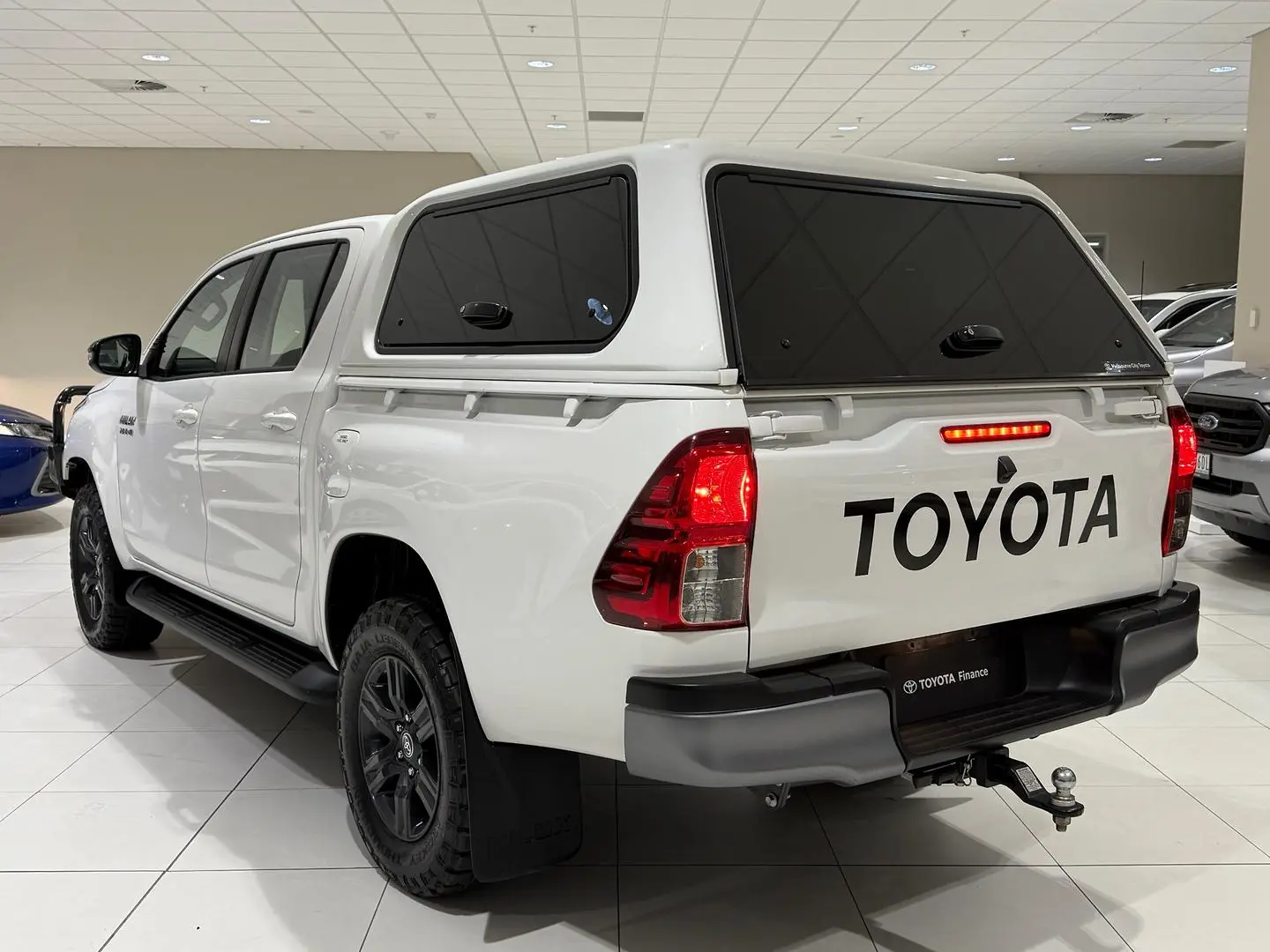 2023 Toyota Hilux Gallery Image 8