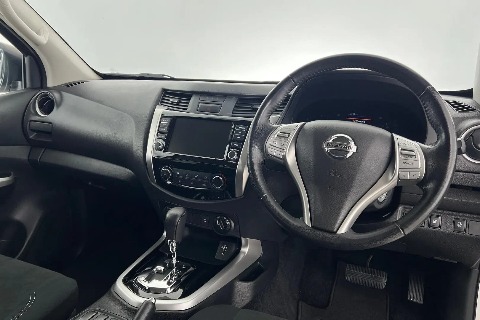 2020 Nissan Navara Gallery Image 11