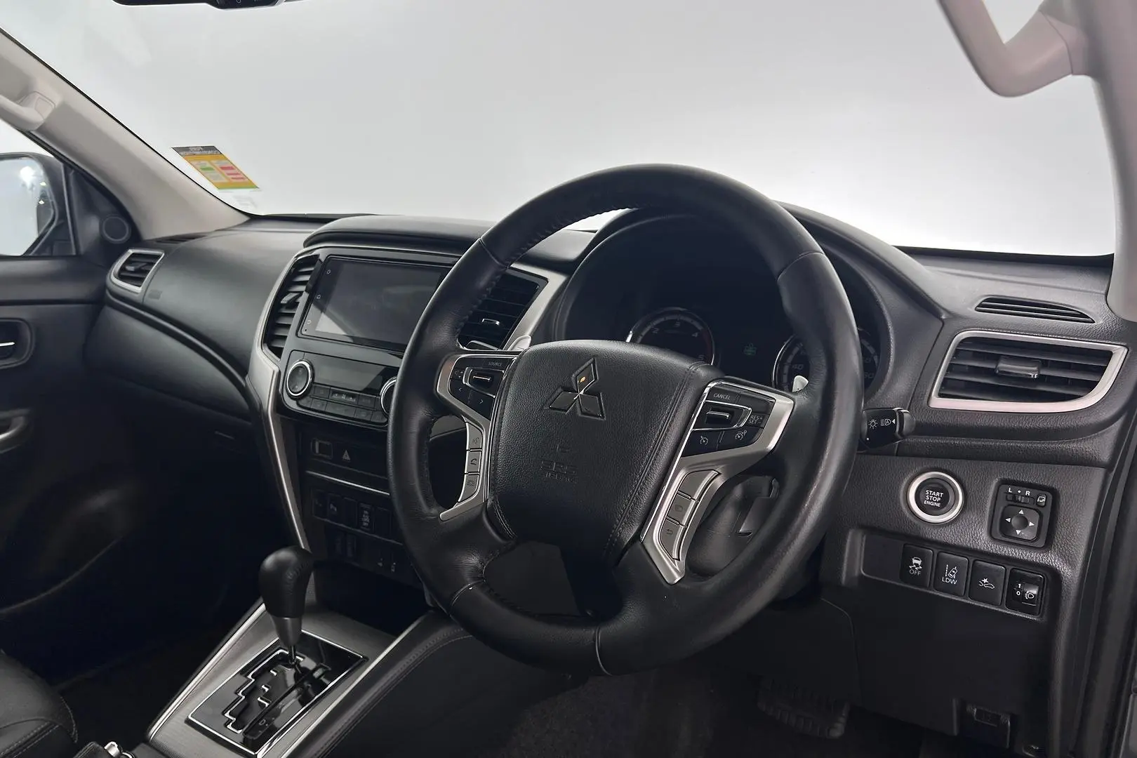 2022 Mitsubishi Triton Gallery Image 13