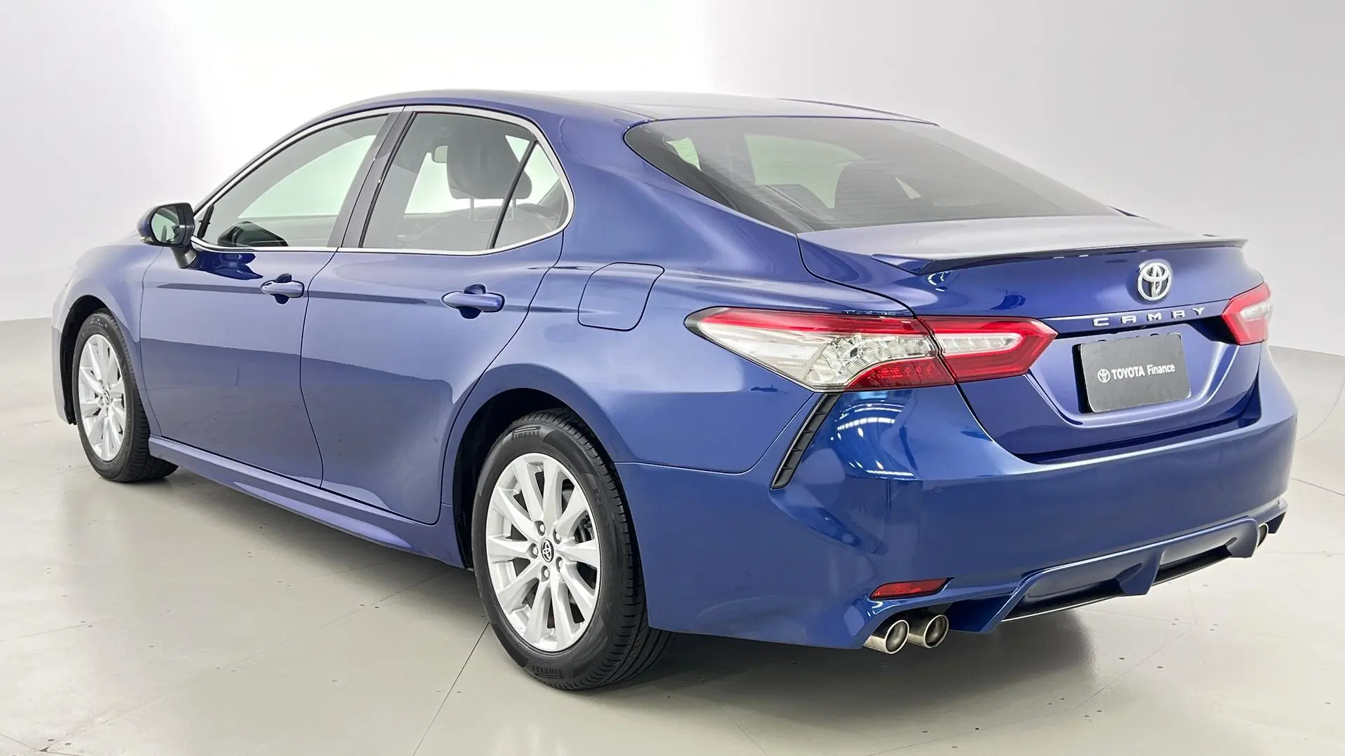 2019 Toyota Camry Gallery Image 6