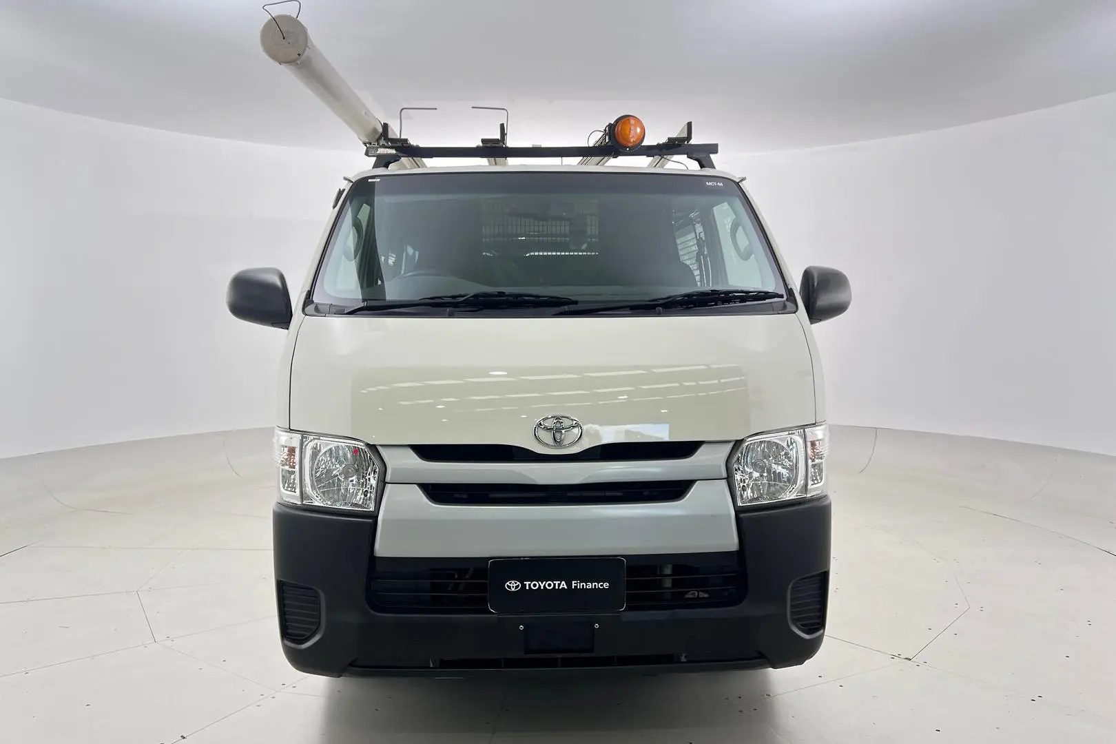 2018 Toyota Hiace Gallery Image 3
