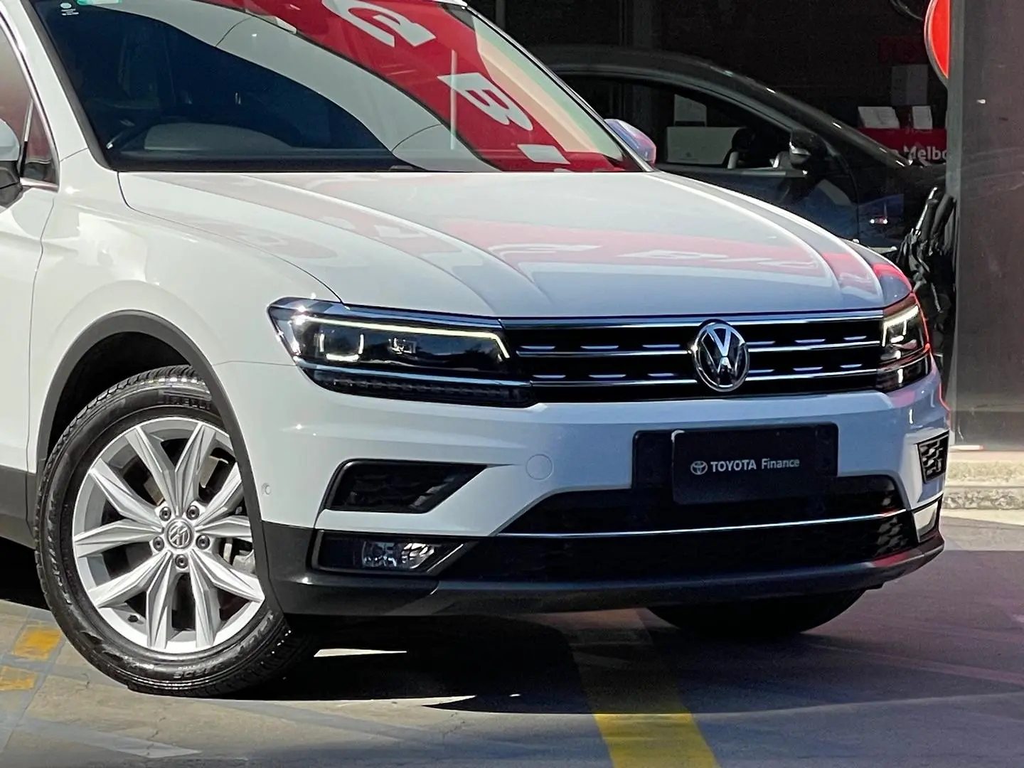 2018 Volkswagen Tiguan Gallery Image 3