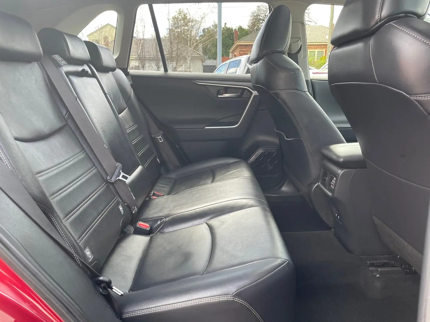2019 Toyota RAV4 Gallery Image 12