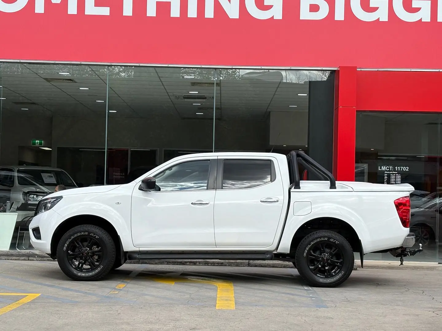 2020 Nissan Navara Gallery Image 5