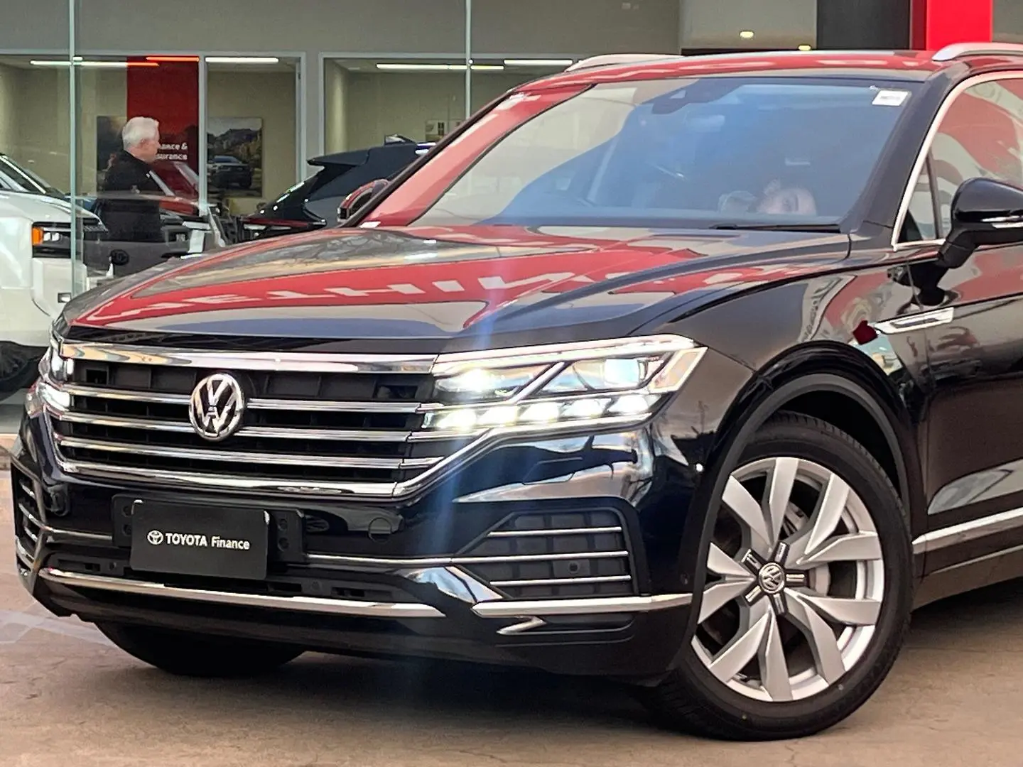 2020 Volkswagen Touareg Gallery Image 8