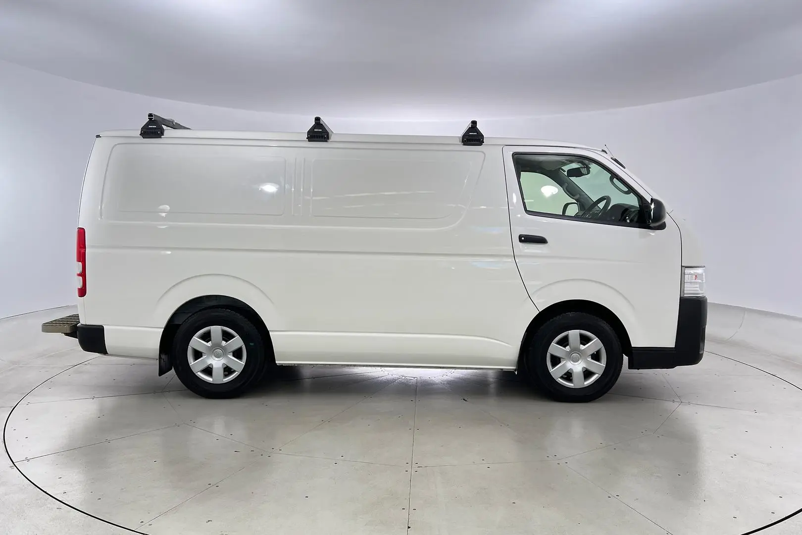 2017 Toyota Hiace Gallery Image 3