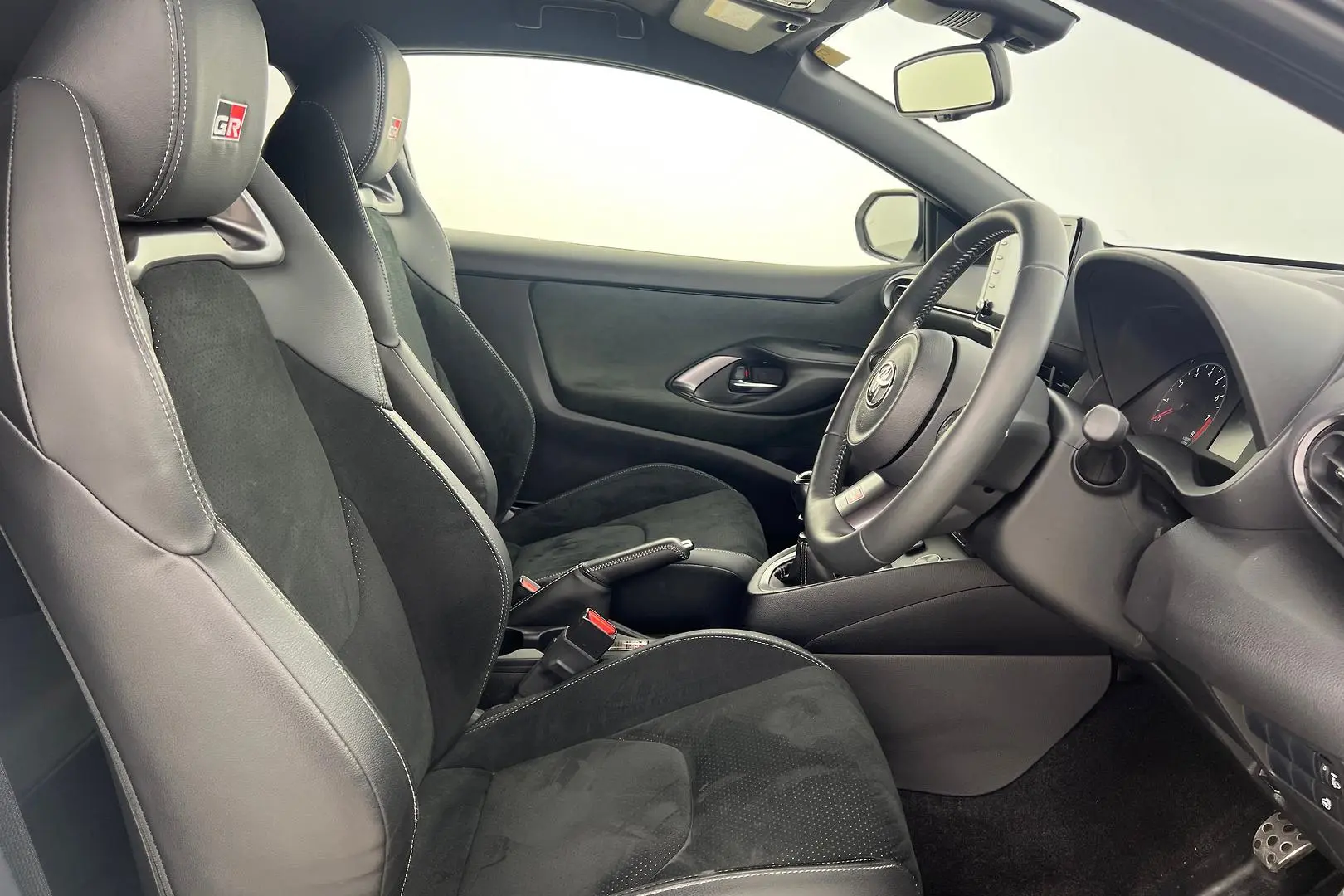 2021 Toyota Yaris Gallery Image 17