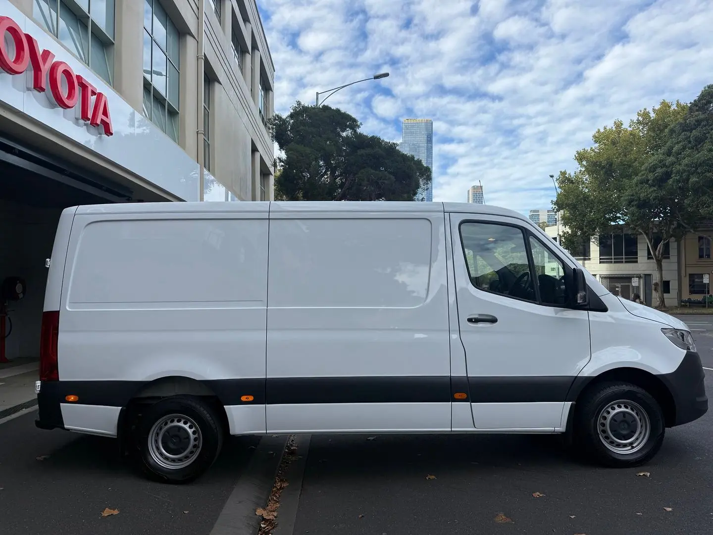 2023 Mercedes-Benz Sprinter Gallery Image 2