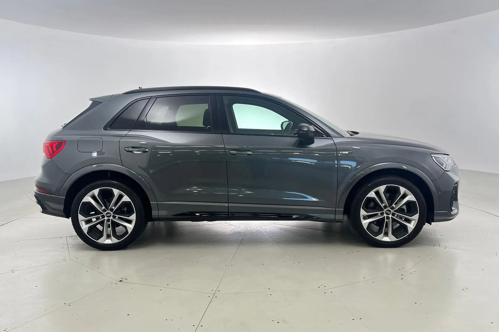 2021 Audi Q3 Gallery Image 6