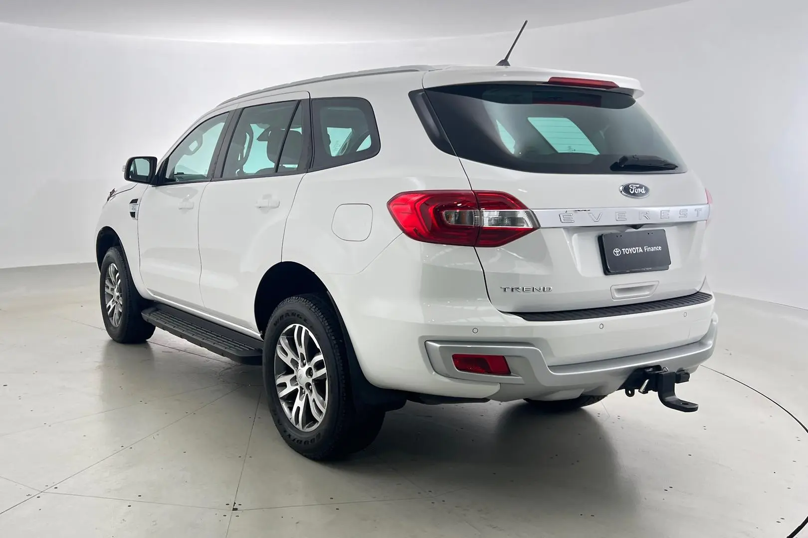 2018 Ford Everest Gallery Image 2