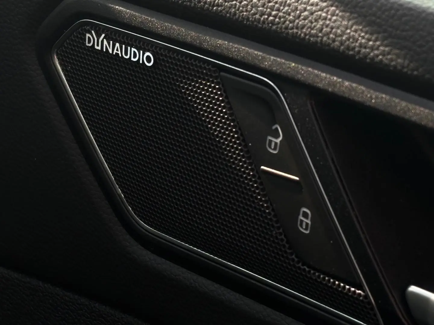2019 Volkswagen Tiguan Gallery Image 25