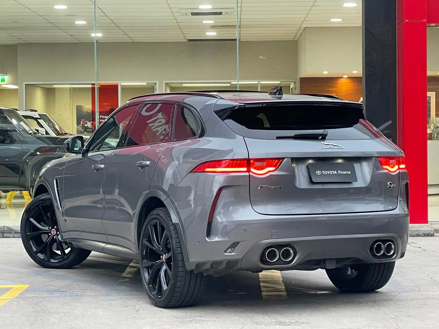 2020 Jaguar F-PACE Gallery Image 9