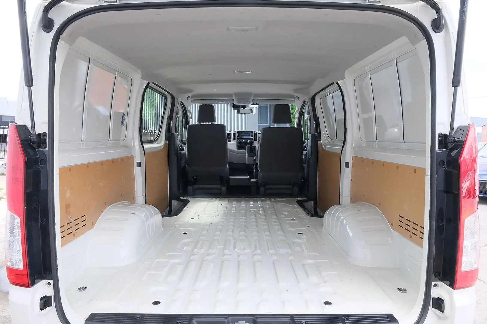 2021 Toyota Hiace Gallery Image 11