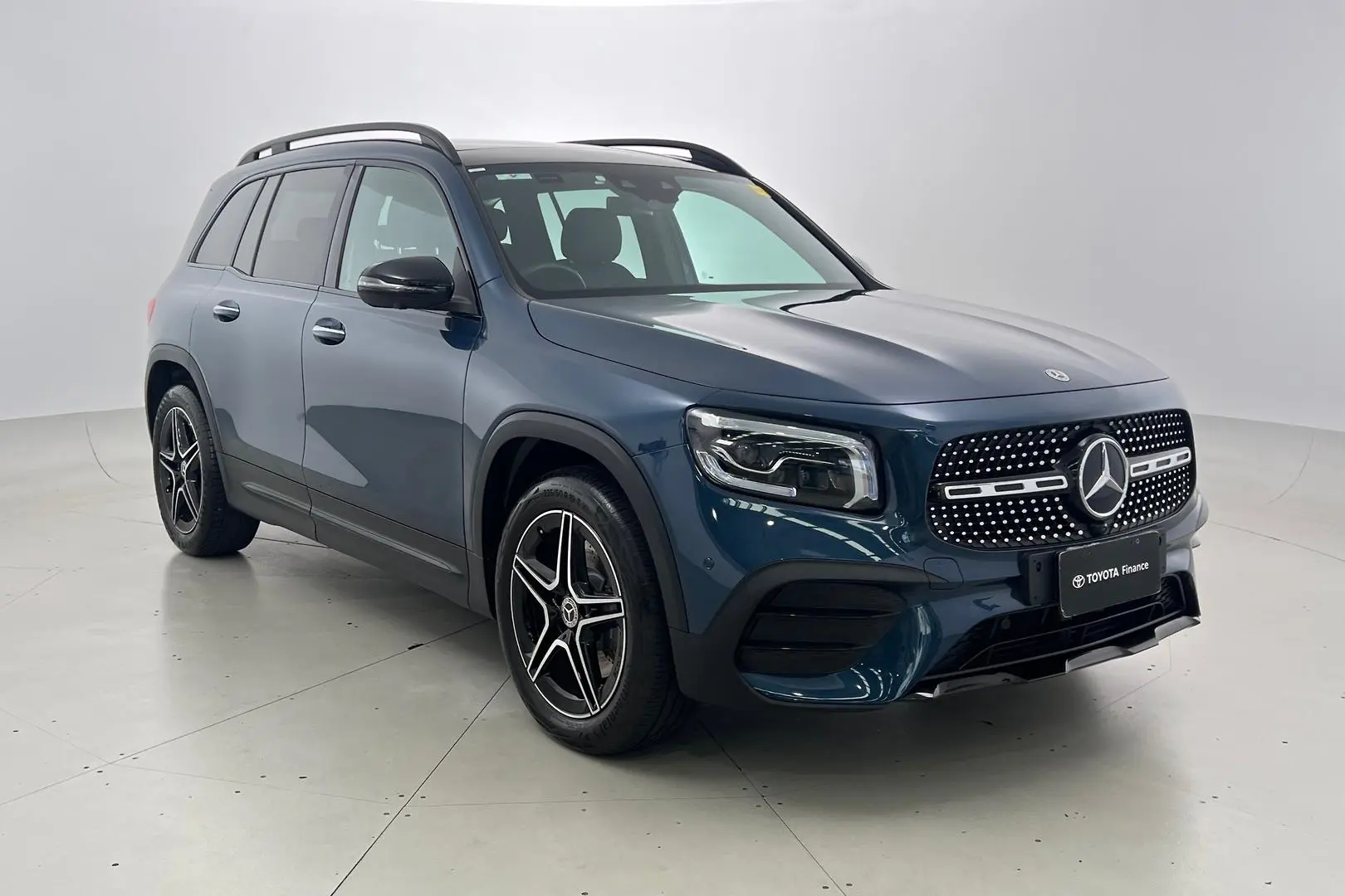 2021 Mercedes-Benz GLB-Class Gallery Image 1
