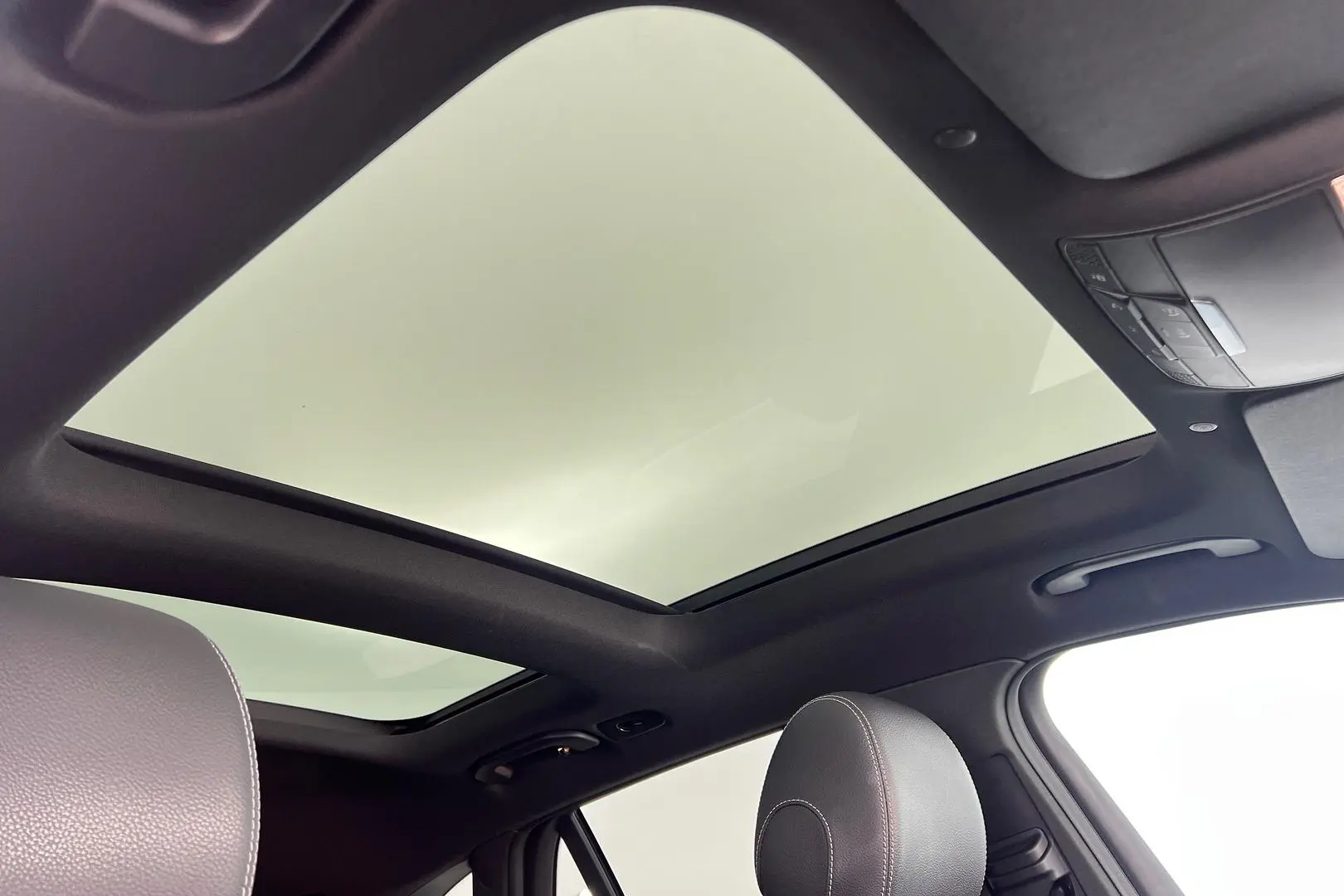 2021 Mercedes-Benz GLC-Class Gallery Image 19