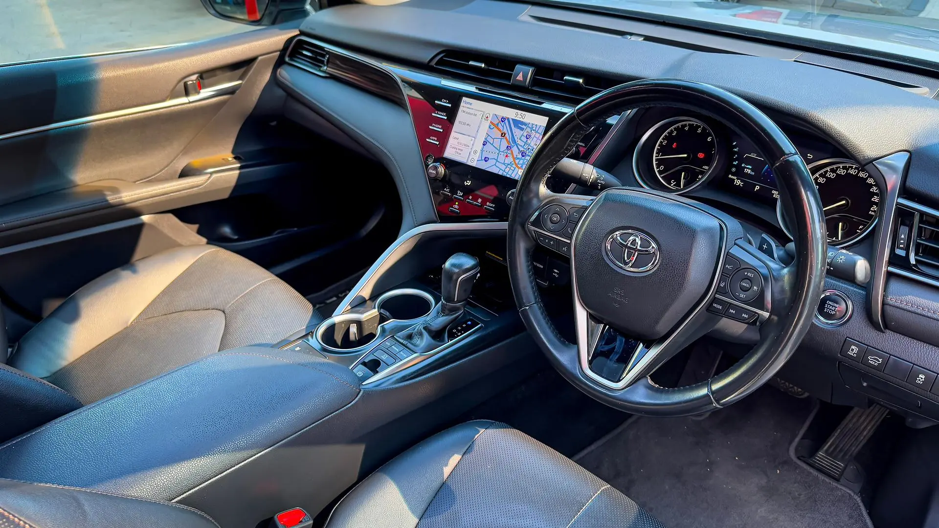 2019 Toyota Camry Gallery Image 3