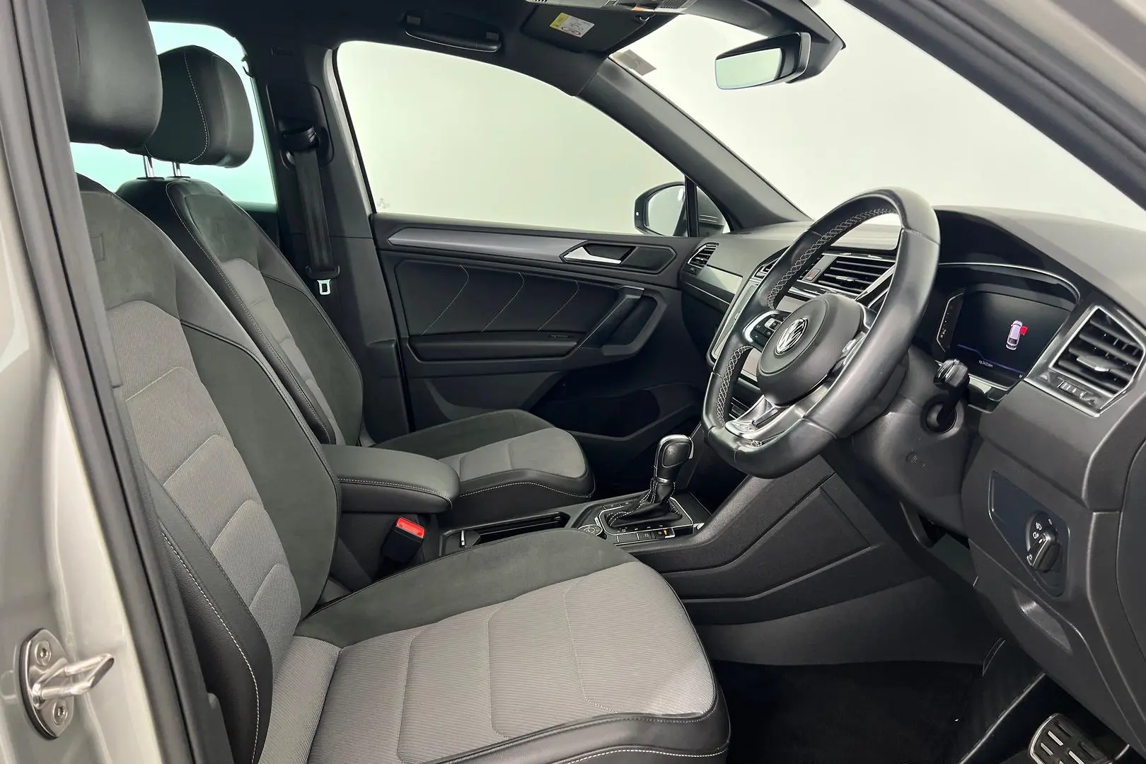 2019 Volkswagen Tiguan Gallery Image 12