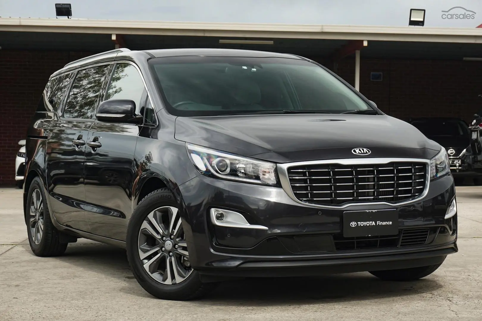 2019 Kia Carnival Image 1