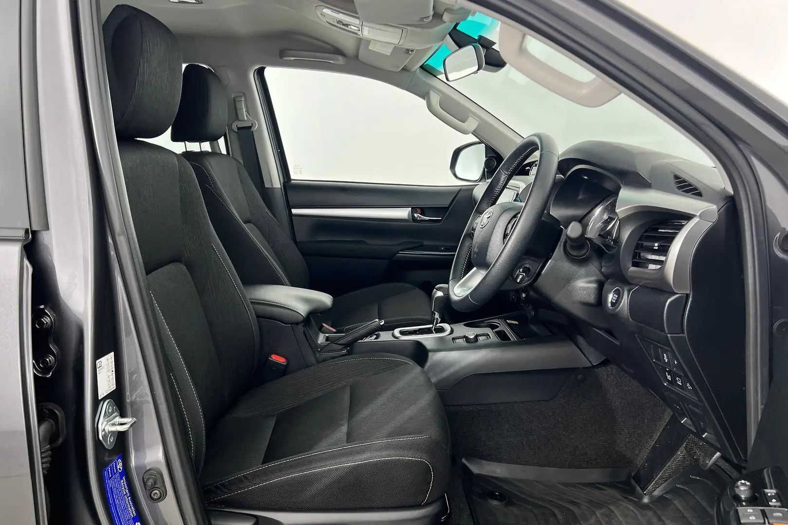 2024 Toyota Hilux Gallery Image 11