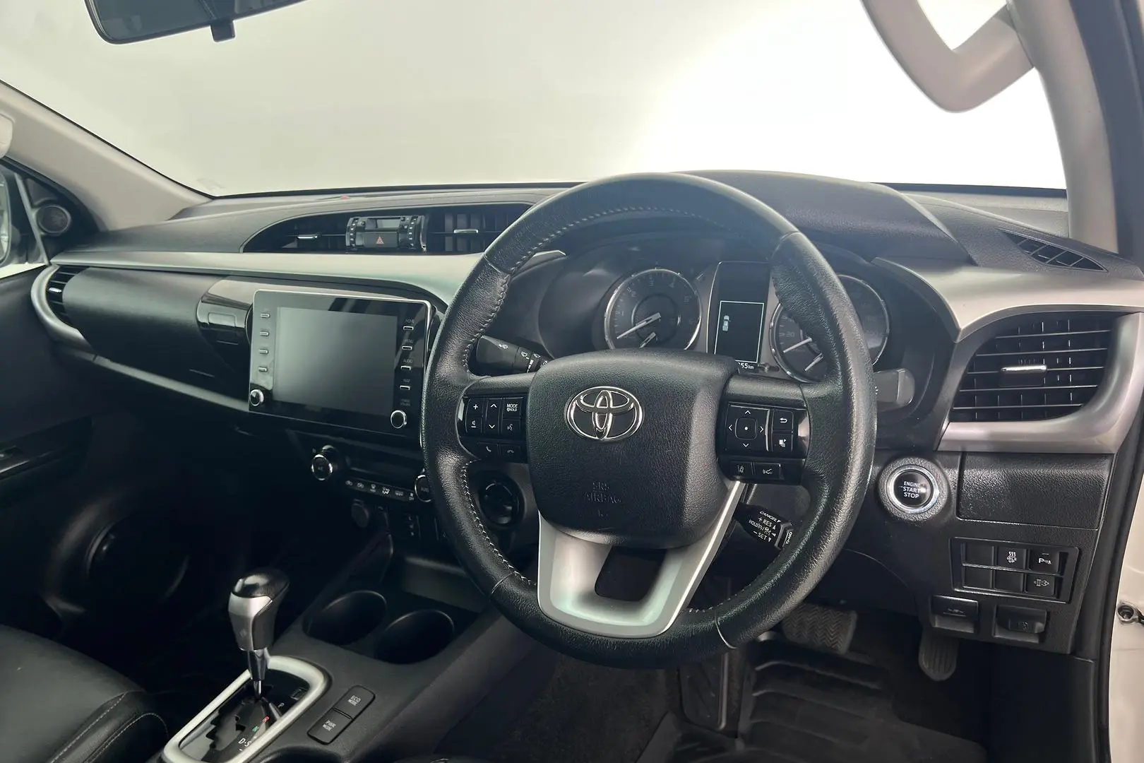 2020 Toyota Hilux Gallery Image 2