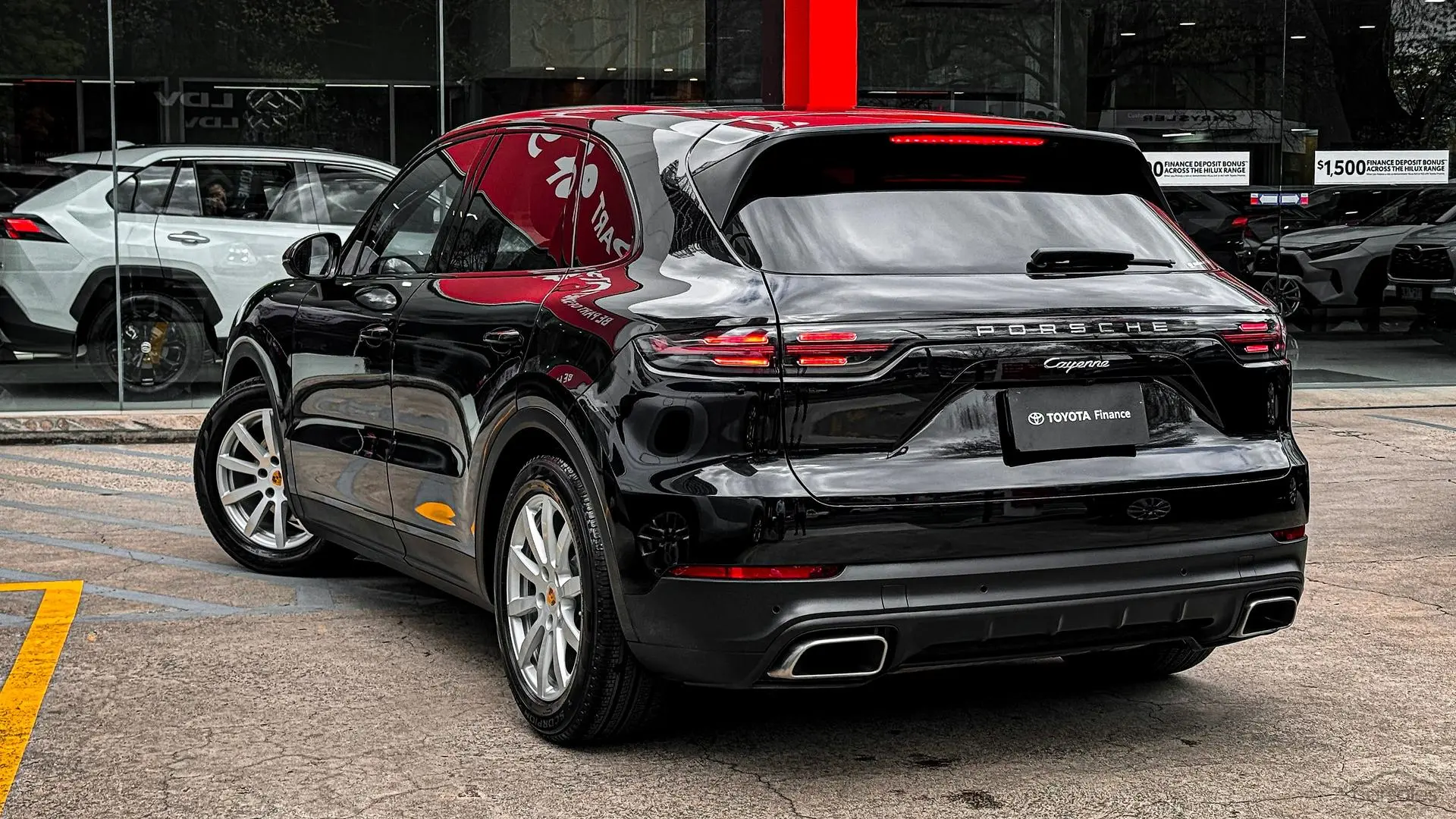 2019 Porsche Cayenne Image 2