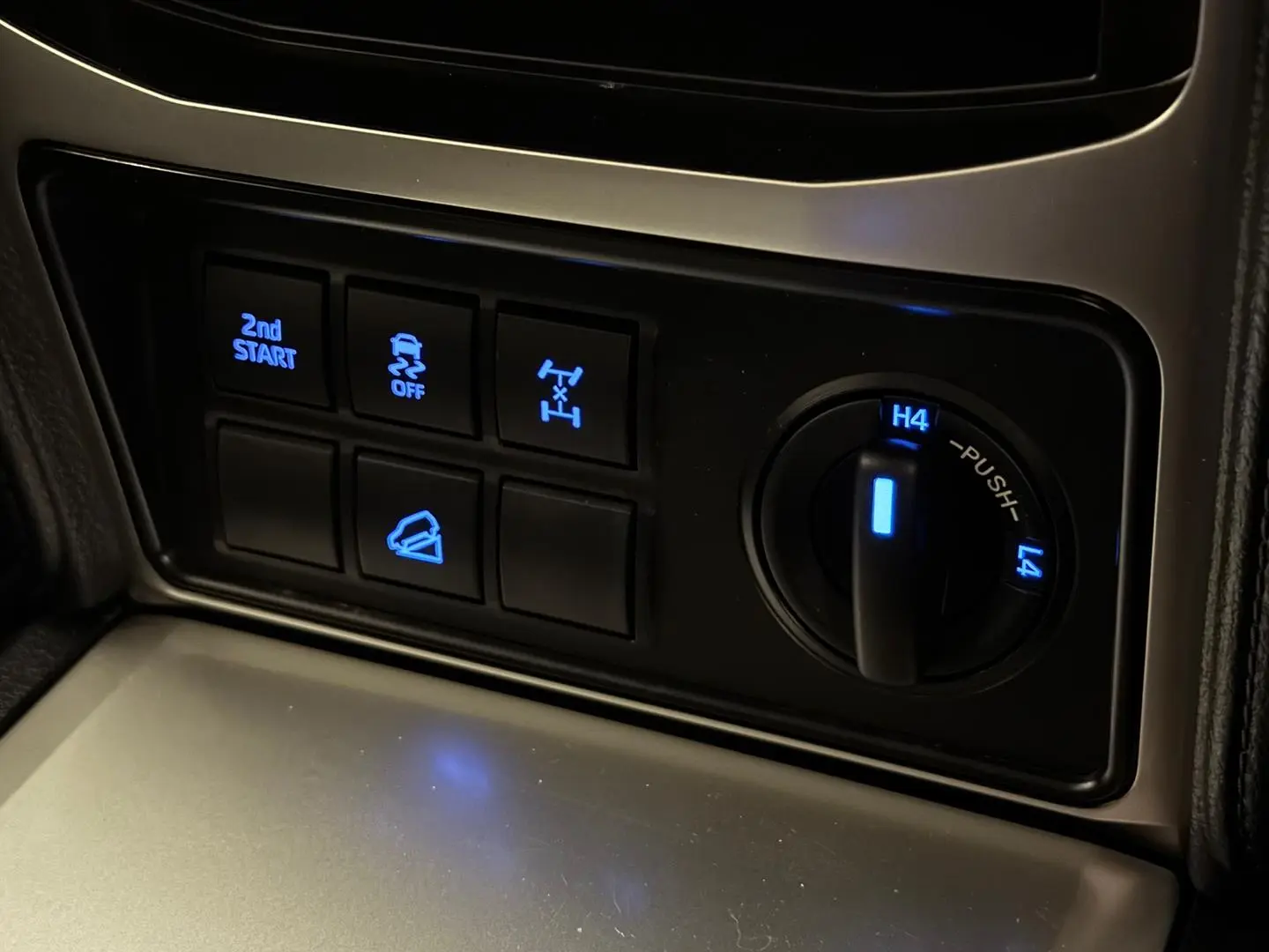 2020 Toyota Landcruiser Prado Gallery Image 19