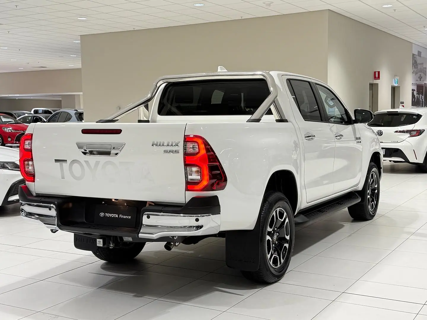 2023 Toyota Hilux Gallery Image 9