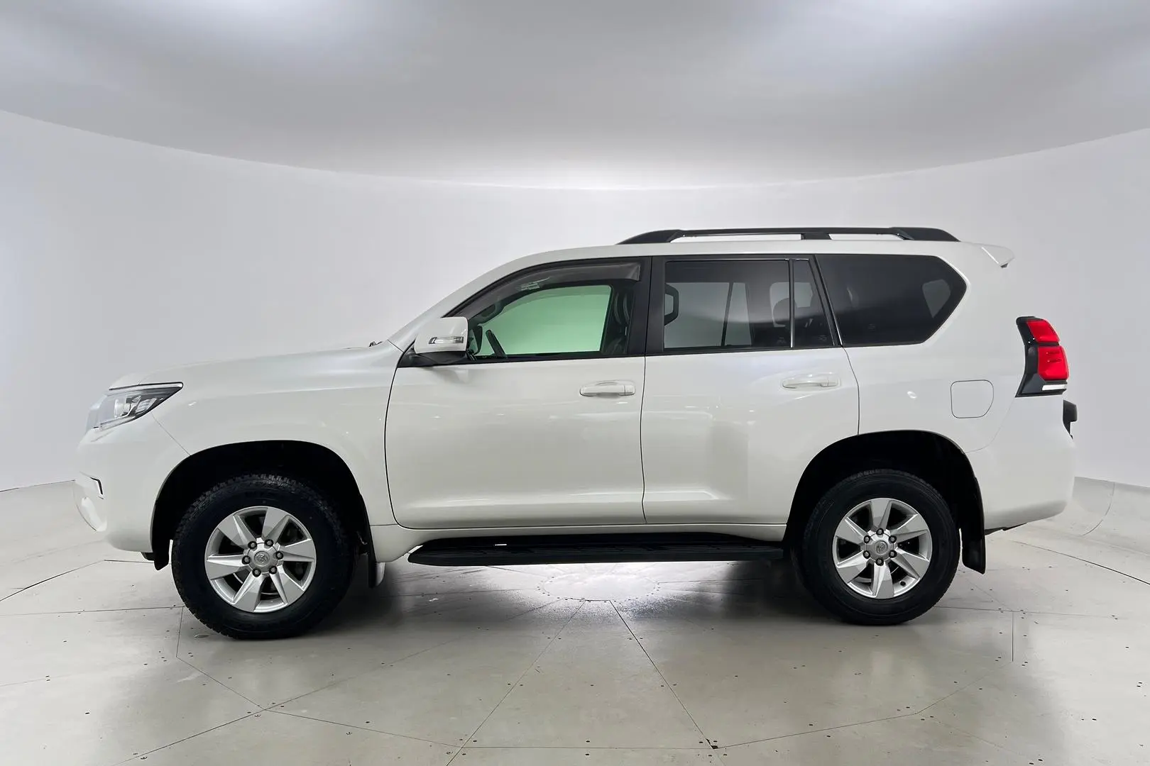 2019 Toyota Landcruiser Prado Gallery Image 8