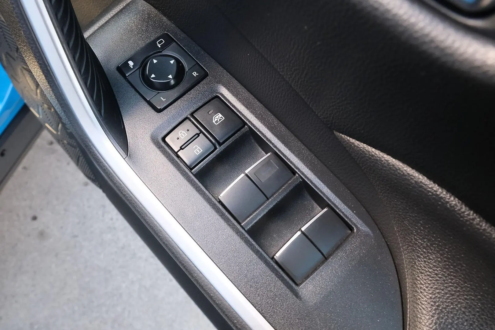 2019 Toyota RAV4 Gallery Image 12