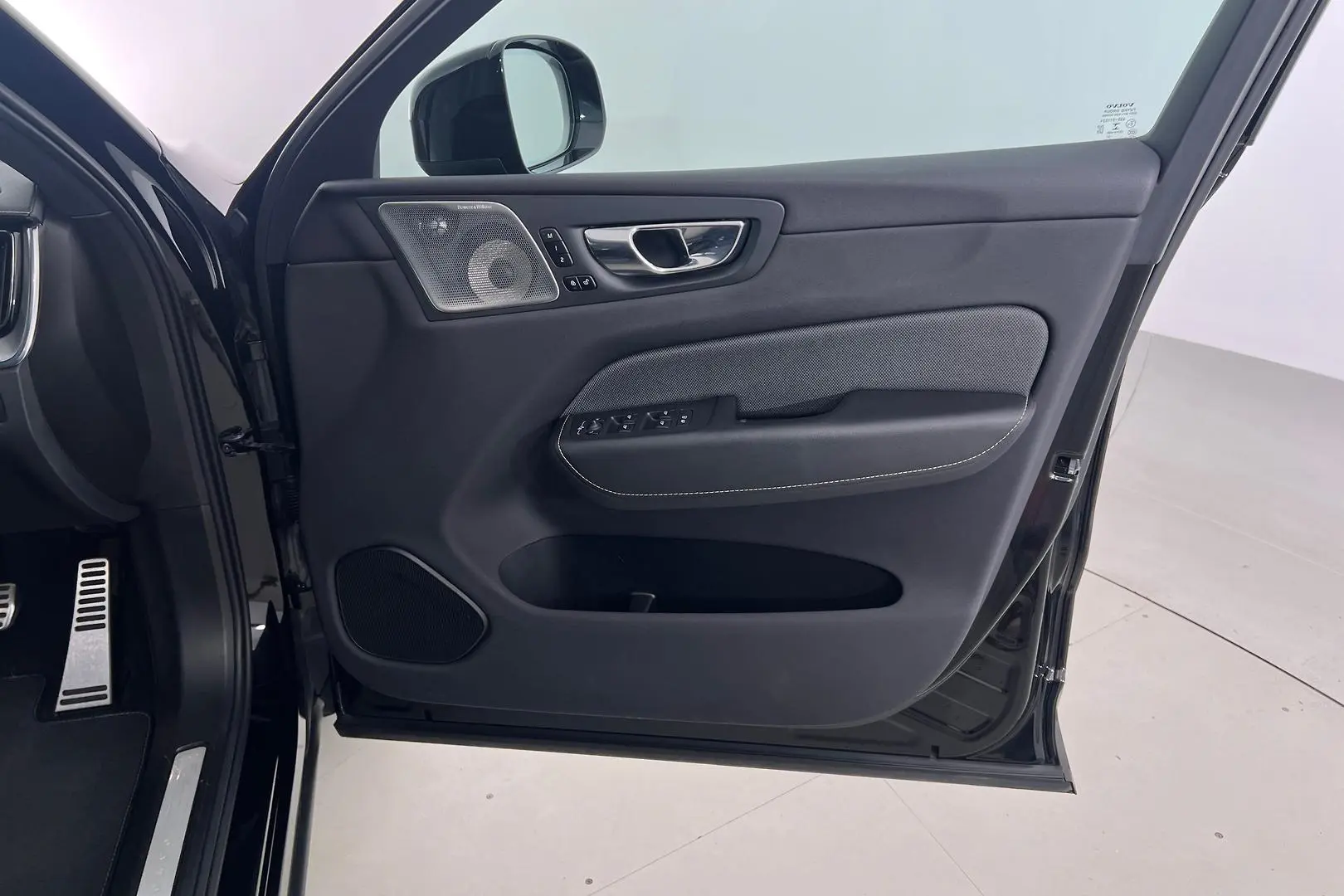 2021 Volvo XC60 Gallery Image 24